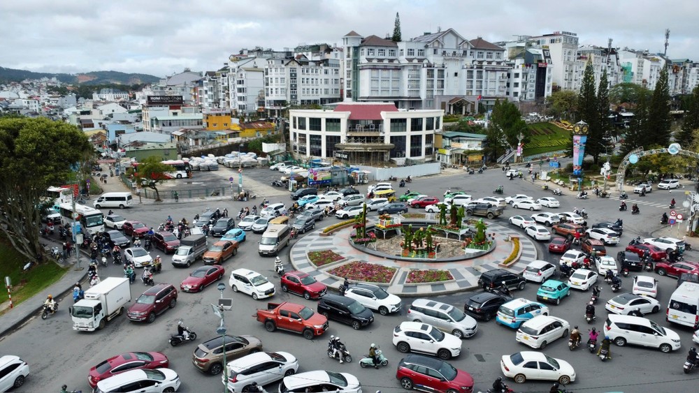 Lâm Đồng chi 10.000.000 đồng cho cán bộ Bình Thuận, Đắk Nông cũ phải chuyển công tác từ 01/7/2025